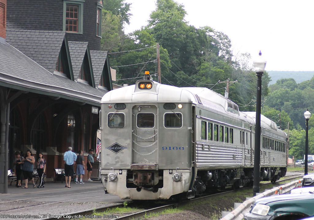 Reading Outer Station train